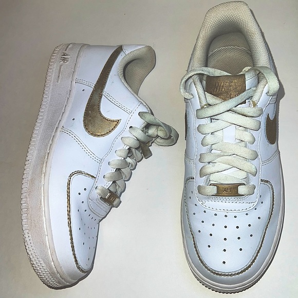 𝙉𝙞𝙠𝙚 𝘼𝙞𝙧 𝙁𝙤𝙧𝙘𝙚 1 𝙂𝙤𝙡𝙙 𝙏𝙧𝙞𝙢𝙢𝙚𝙙 - Picture 2 of 9